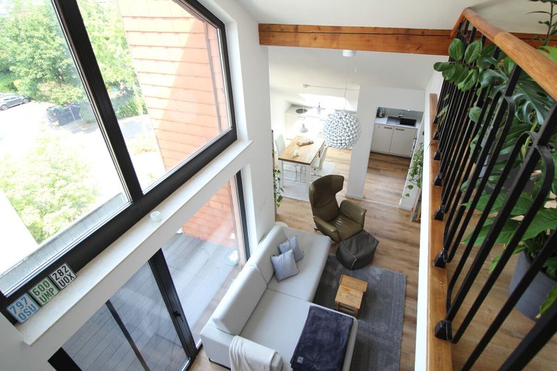 Moderne Galeriewohnung mit EBK, Kamin u. Stellplatz